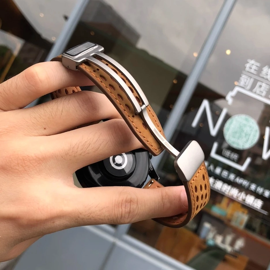卡容疯马皮适用华为GT4表带GT5pro真皮watch3钛合金磁吸扣GT3镂空