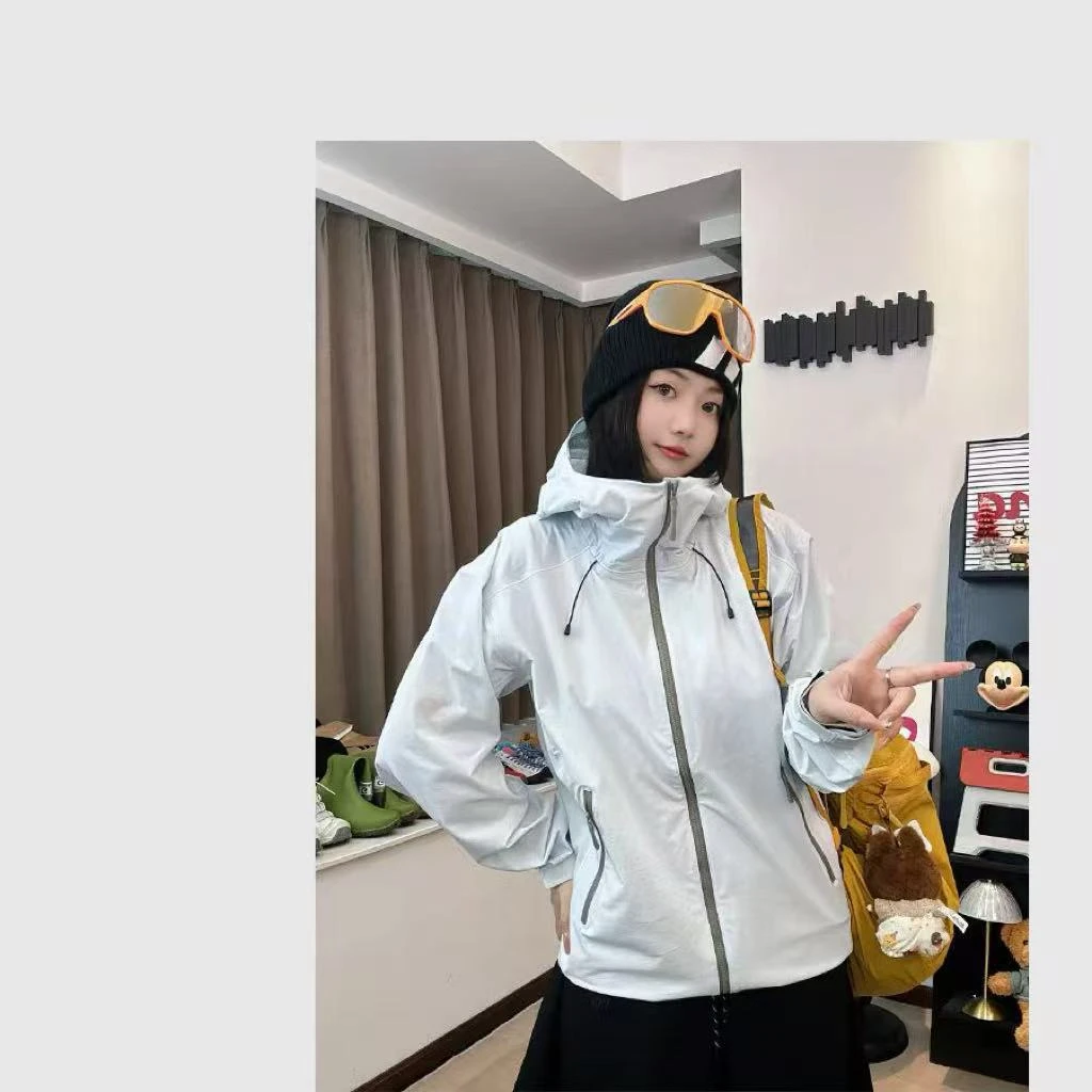 24316户外登山徒步防泼水全压胶透气软壳连帽休闲风衣