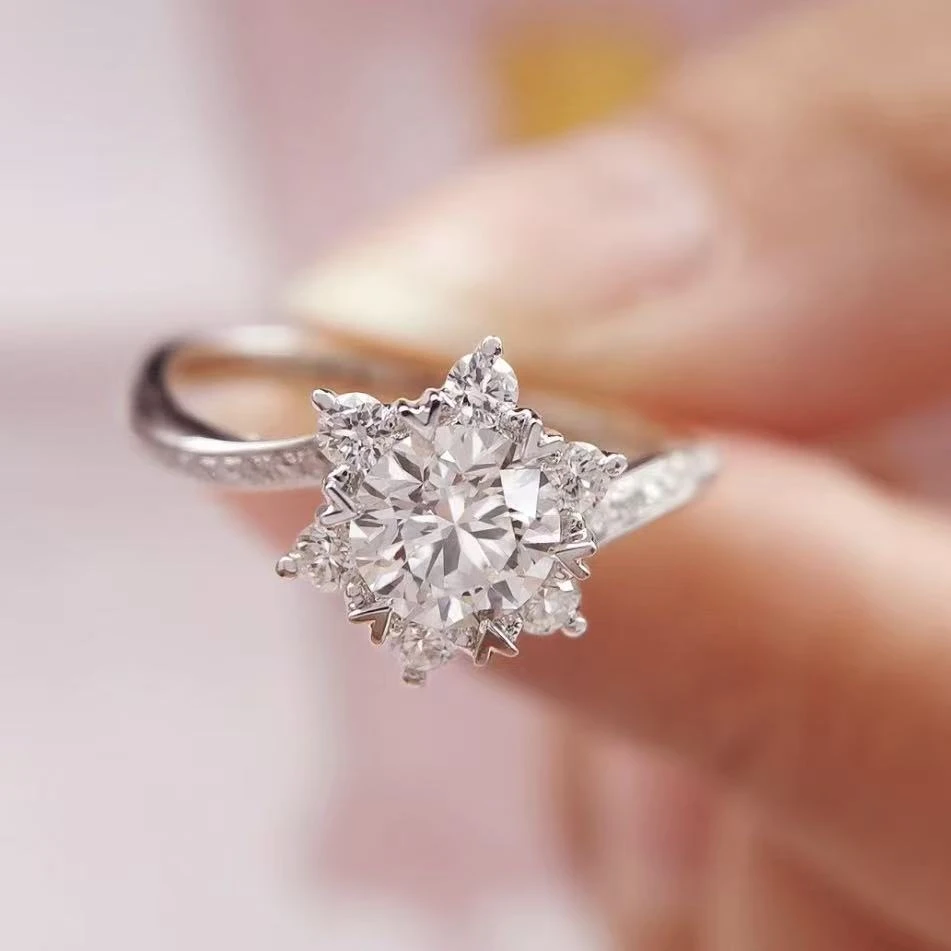 925银莫桑石银制品  雪映流光1克拉戒指轻奢时尚经典结婚百搭气质