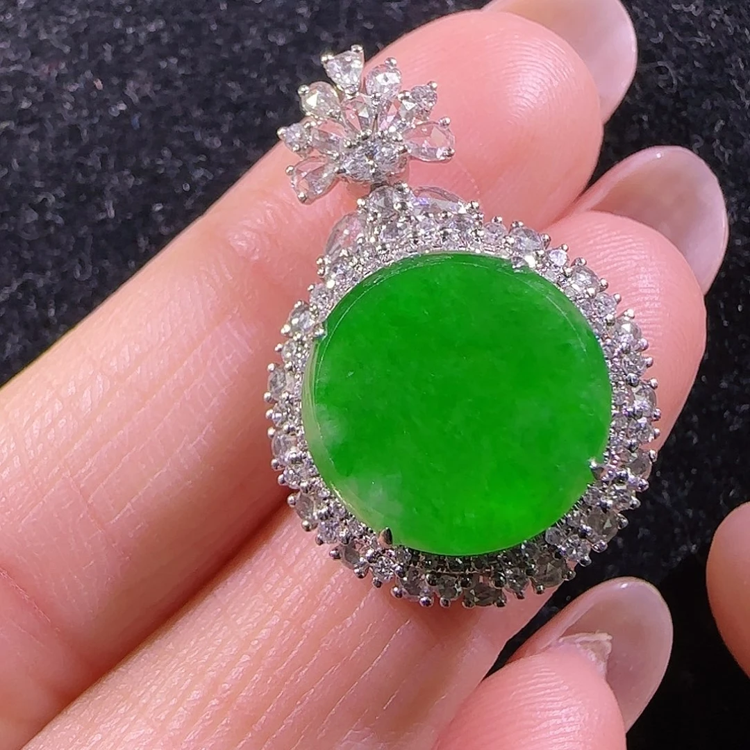 翡翠18K金镶嵌颈饰