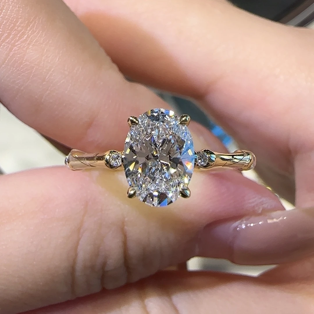 实验室培育钻石18K金镶嵌椭圆竹节1卡16