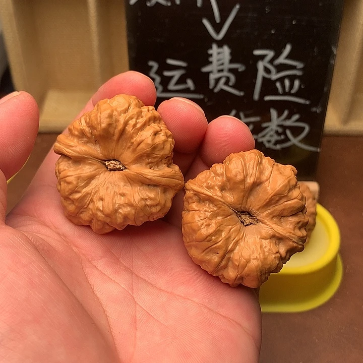 阳***叔文玩核桃吊坠蛤蟆头