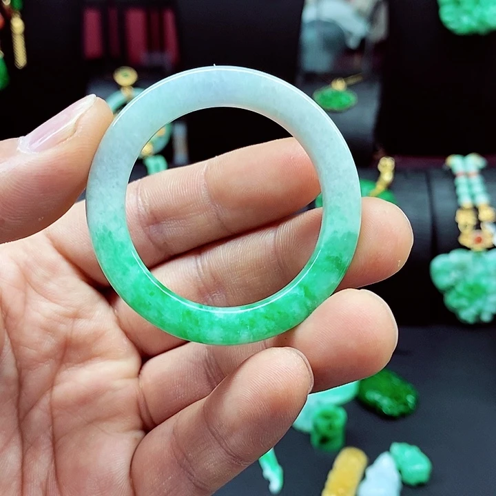 翡翠颈饰未镶嵌吊坠