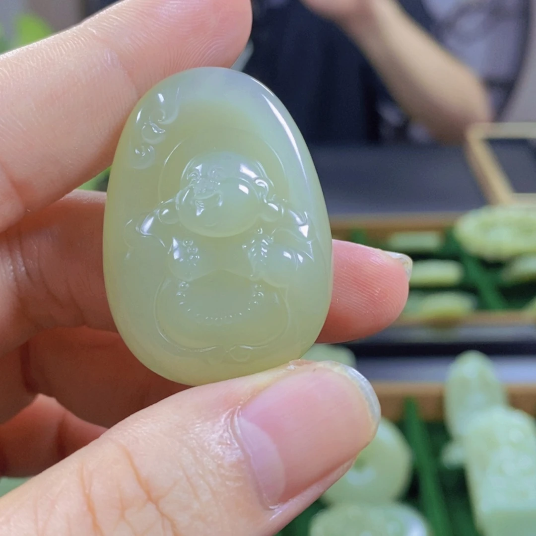 和田玉未镶嵌颈饰佛公