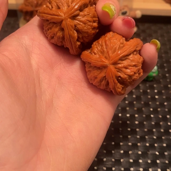 文玩核桃把件廾*,核桃。白狮子。36.37