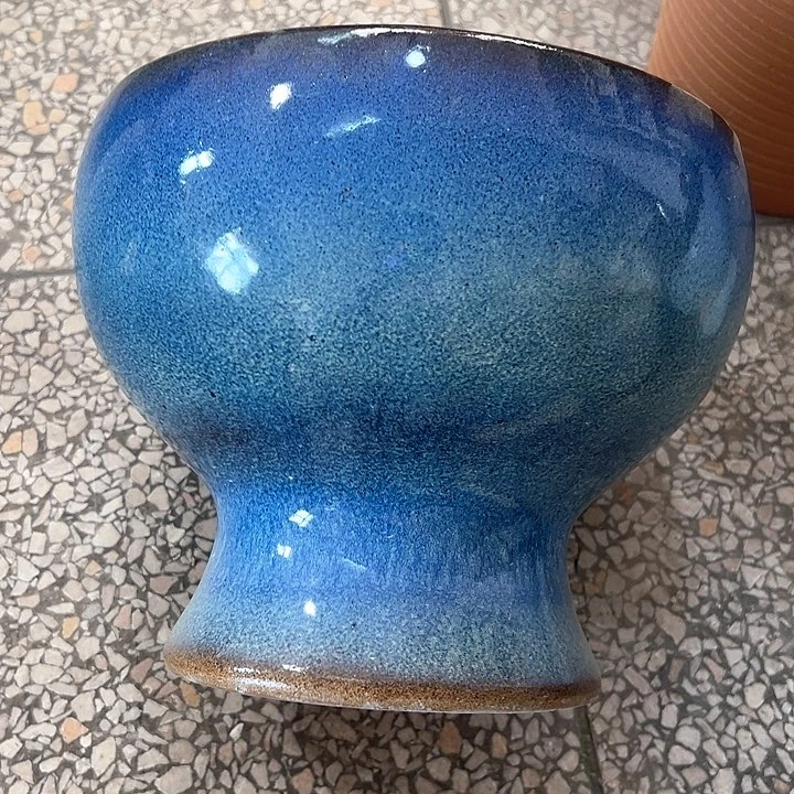 紫砂花盆口25高20。。。。。。。。。。。。。