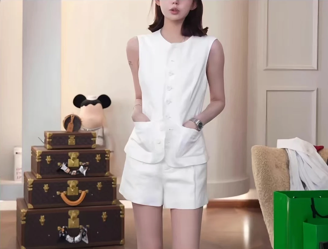 天丝亚麻套装2025夏季新款法师小香风出色马甲+短裤两件套