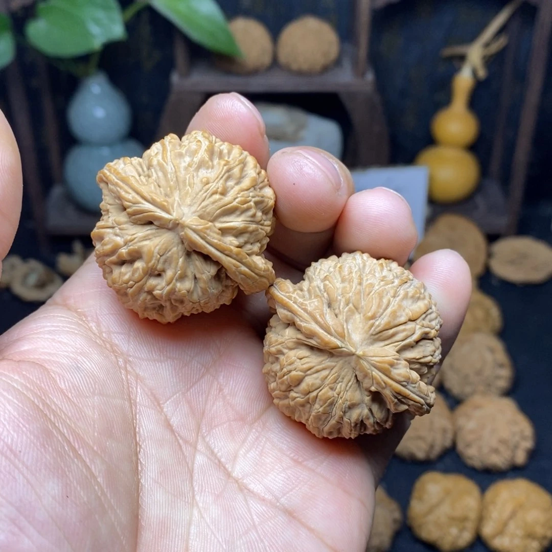 文玩核桃吊坠40+球白