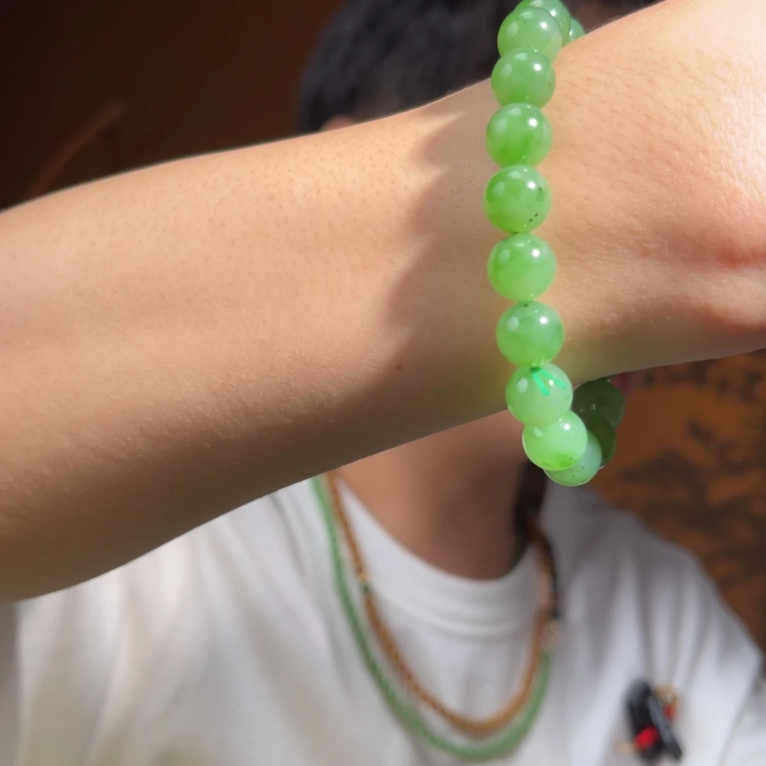 手串未镶嵌和田玉乌兰海苹果绿有矿点10mm700