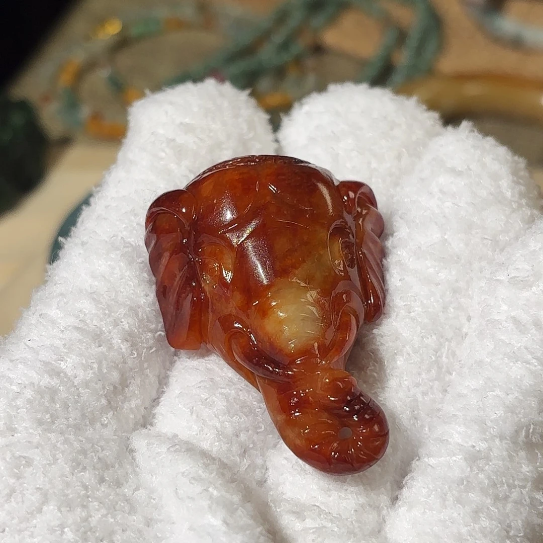 翡翠未镶嵌颈饰红翡象