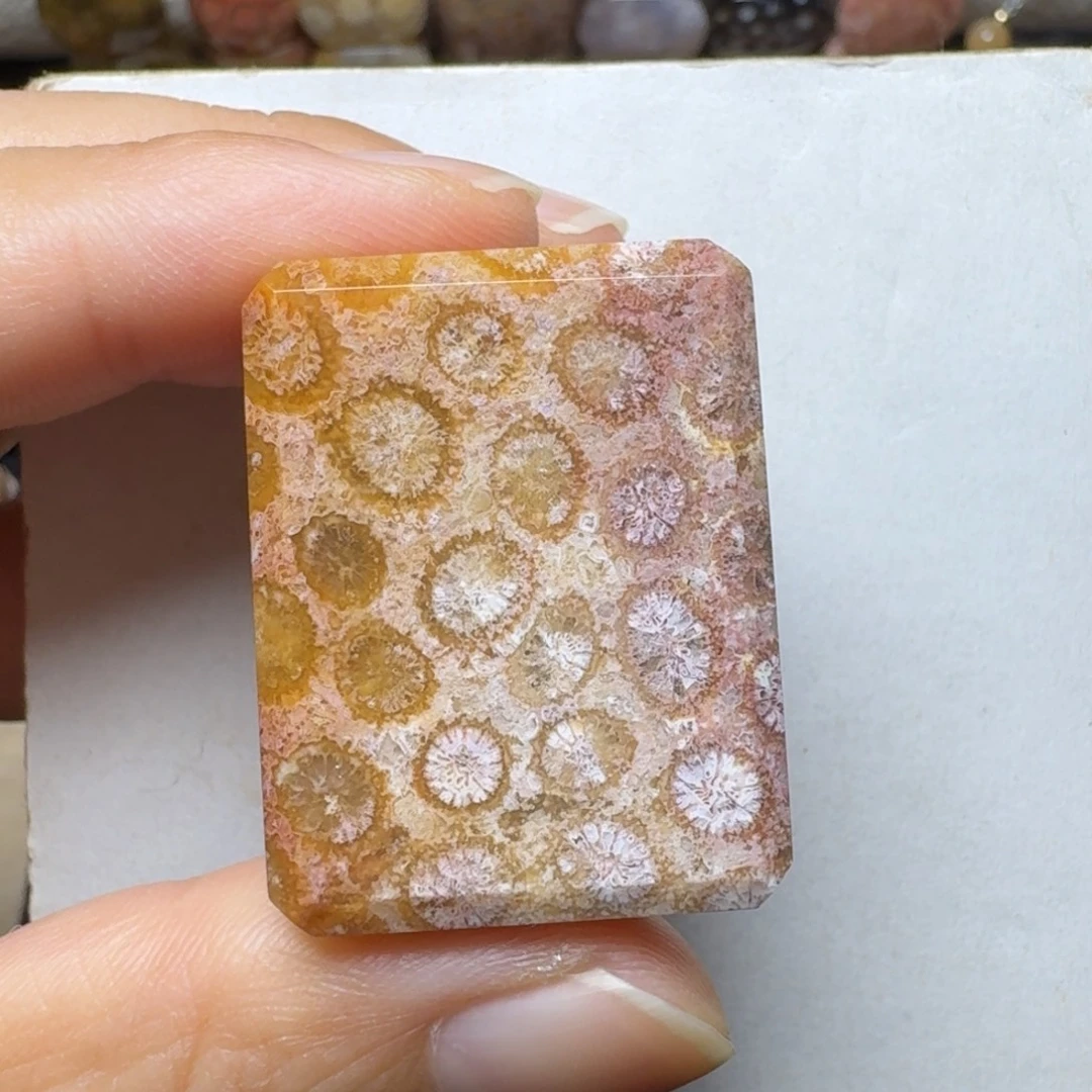 未镶嵌紫粉 糖粉，满花 可盘硅化玉