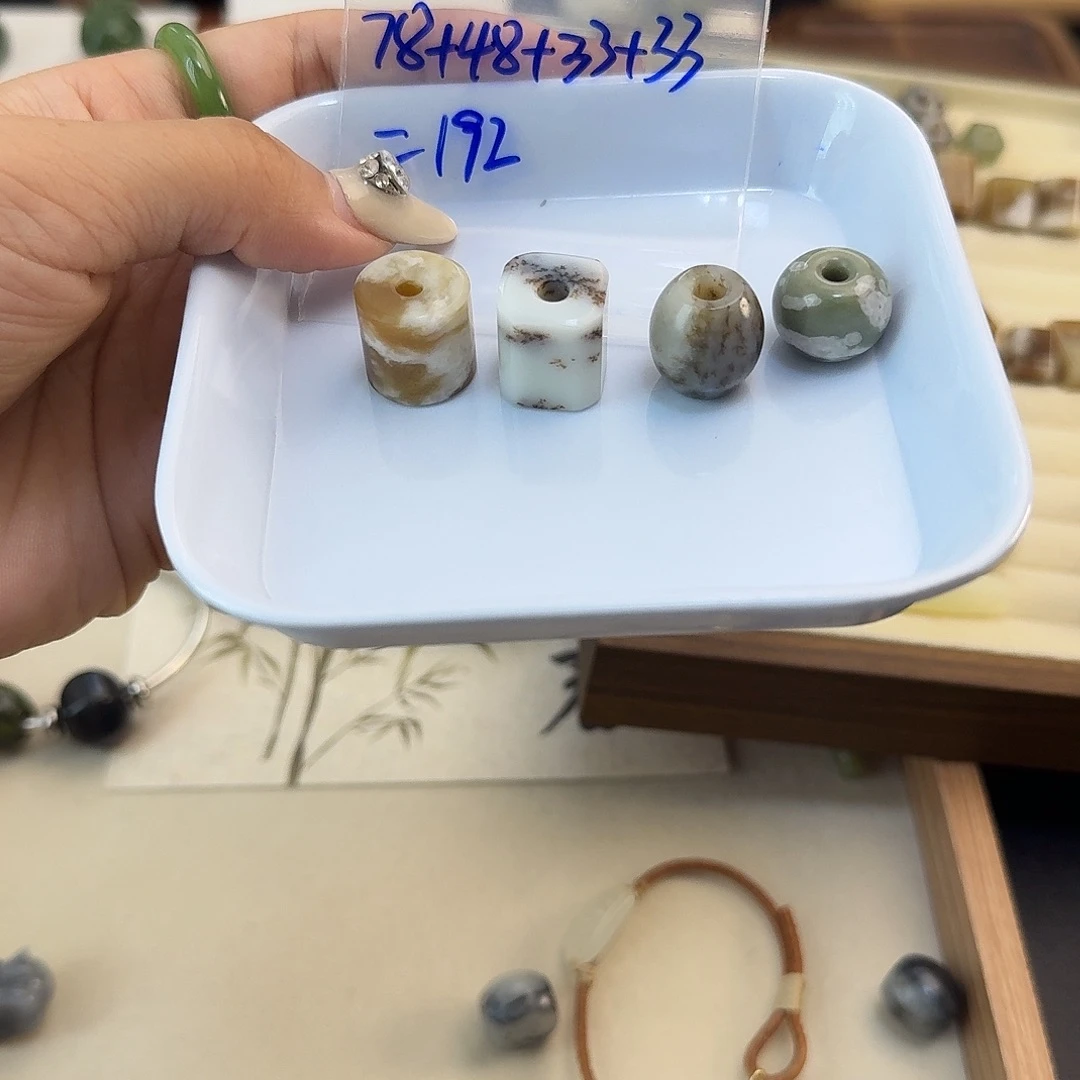 *****颈饰未镶嵌和田玉