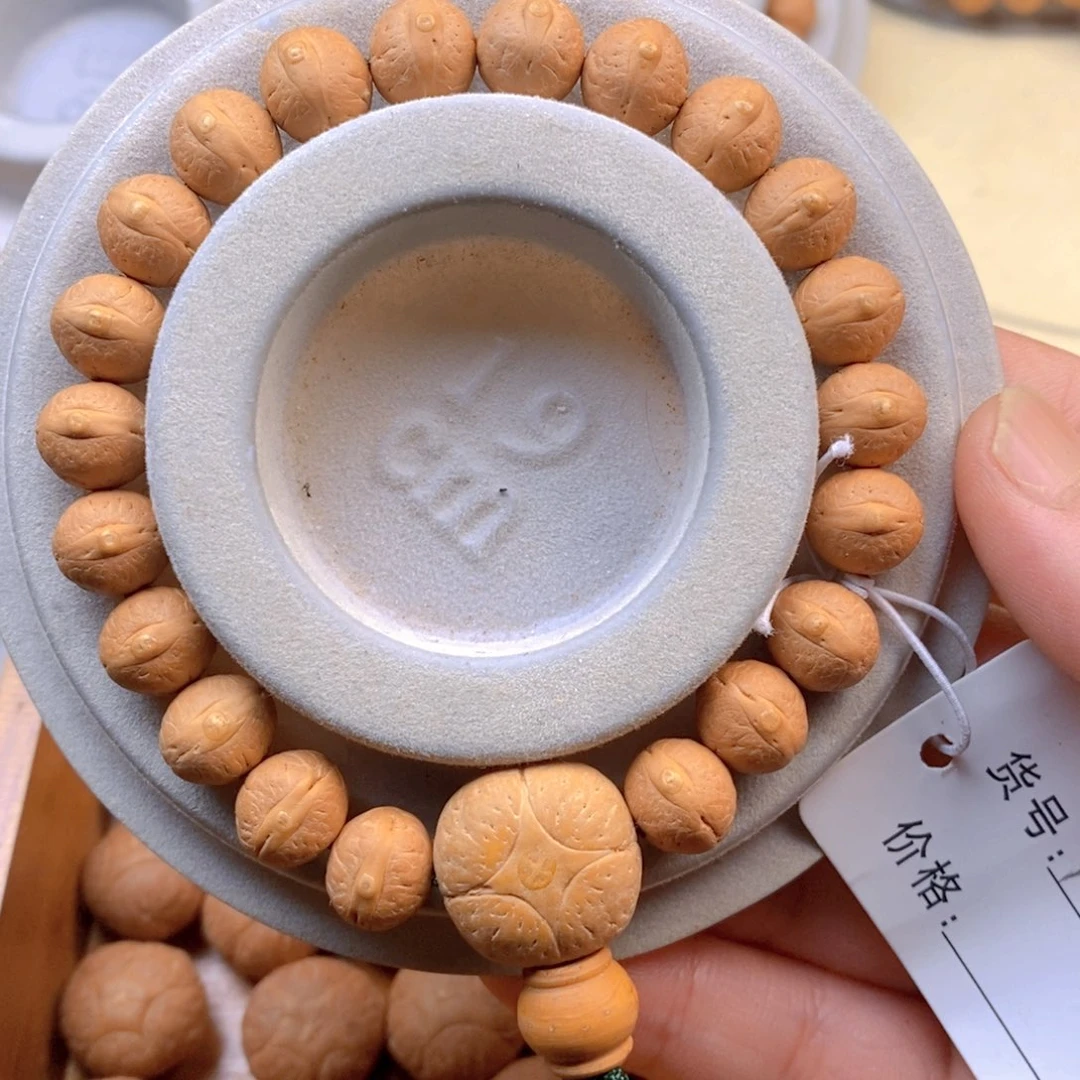 凤眼菩提吊坠君****水10.6-10.8实心籽飞碟去头塔