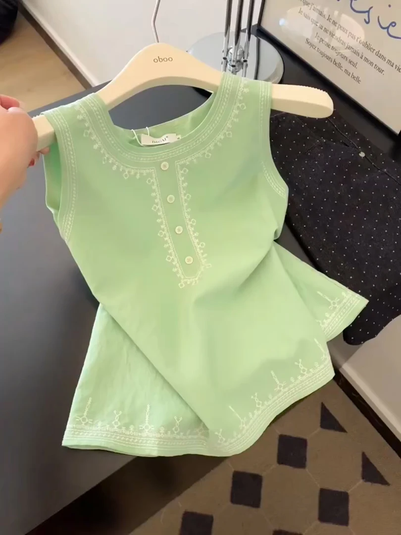 2025夏季新款小香风圆领刺绣小花无袖背心女潮流纽扣设计感上衣
