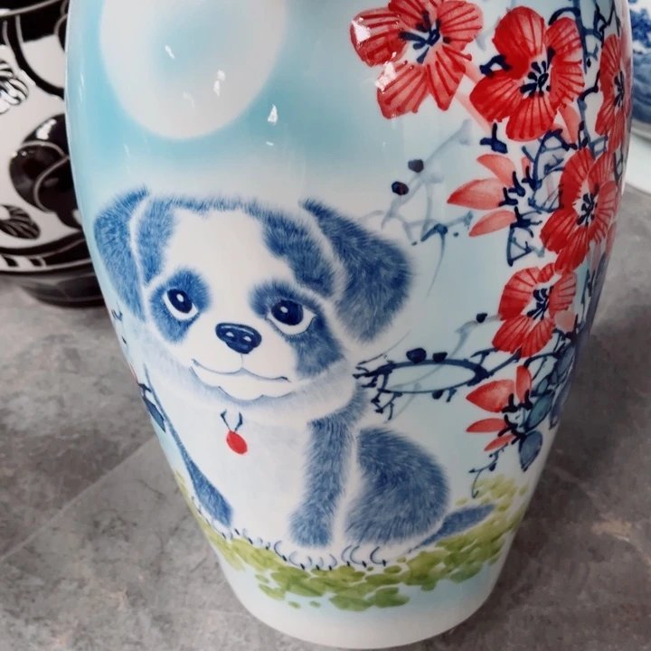 青花玲珑花瓶狗的图片
