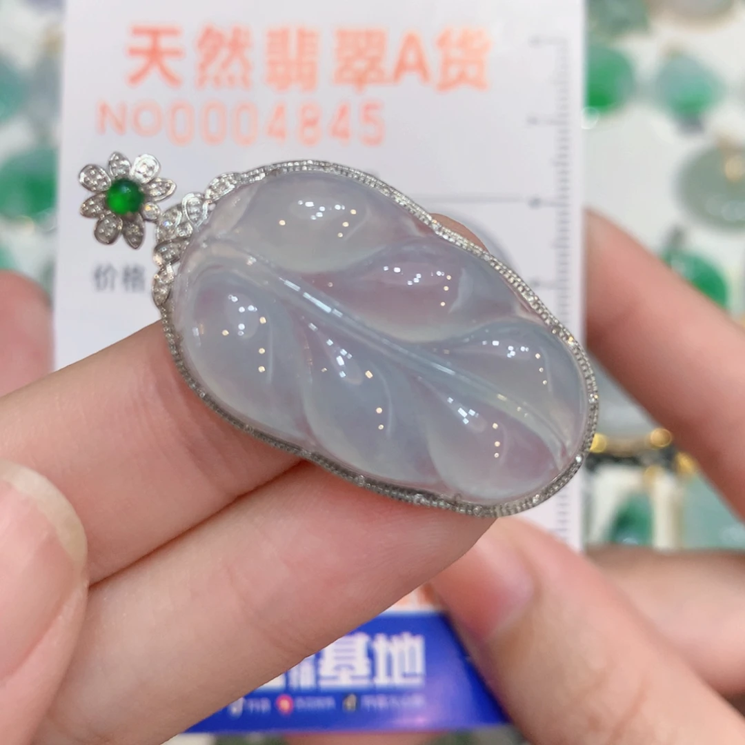 翡翠18K金镶嵌颈饰叶子