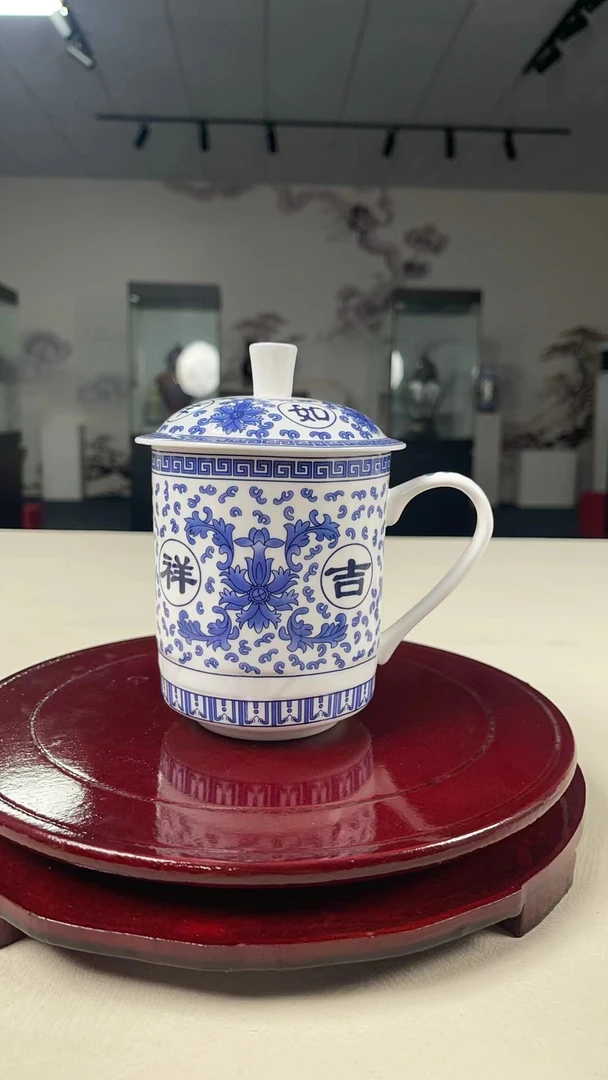 青花吉祥缠枝莲主人杯