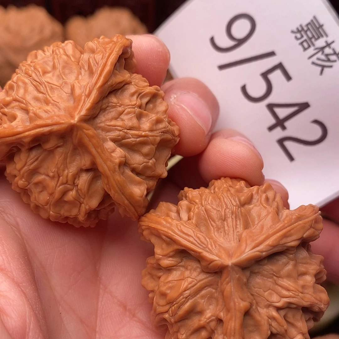 文玩核桃把件39盘山三棱奔