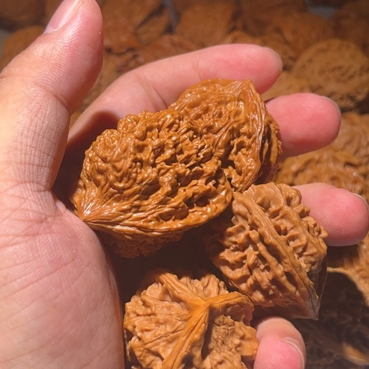 猛***…桃核吊坠狮子头核桃