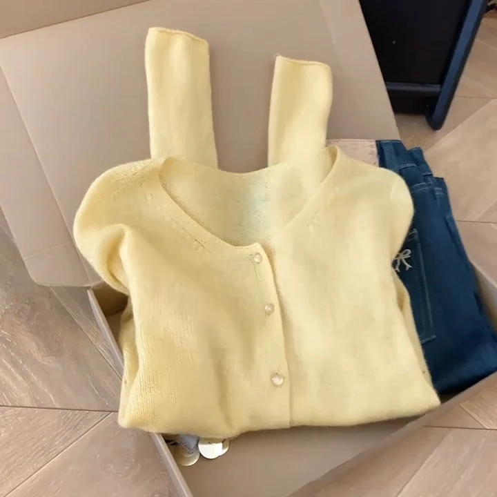 韩系慵懒松弛感奶黄色薄款针织开衫女早秋法式小香风温柔气质上衣