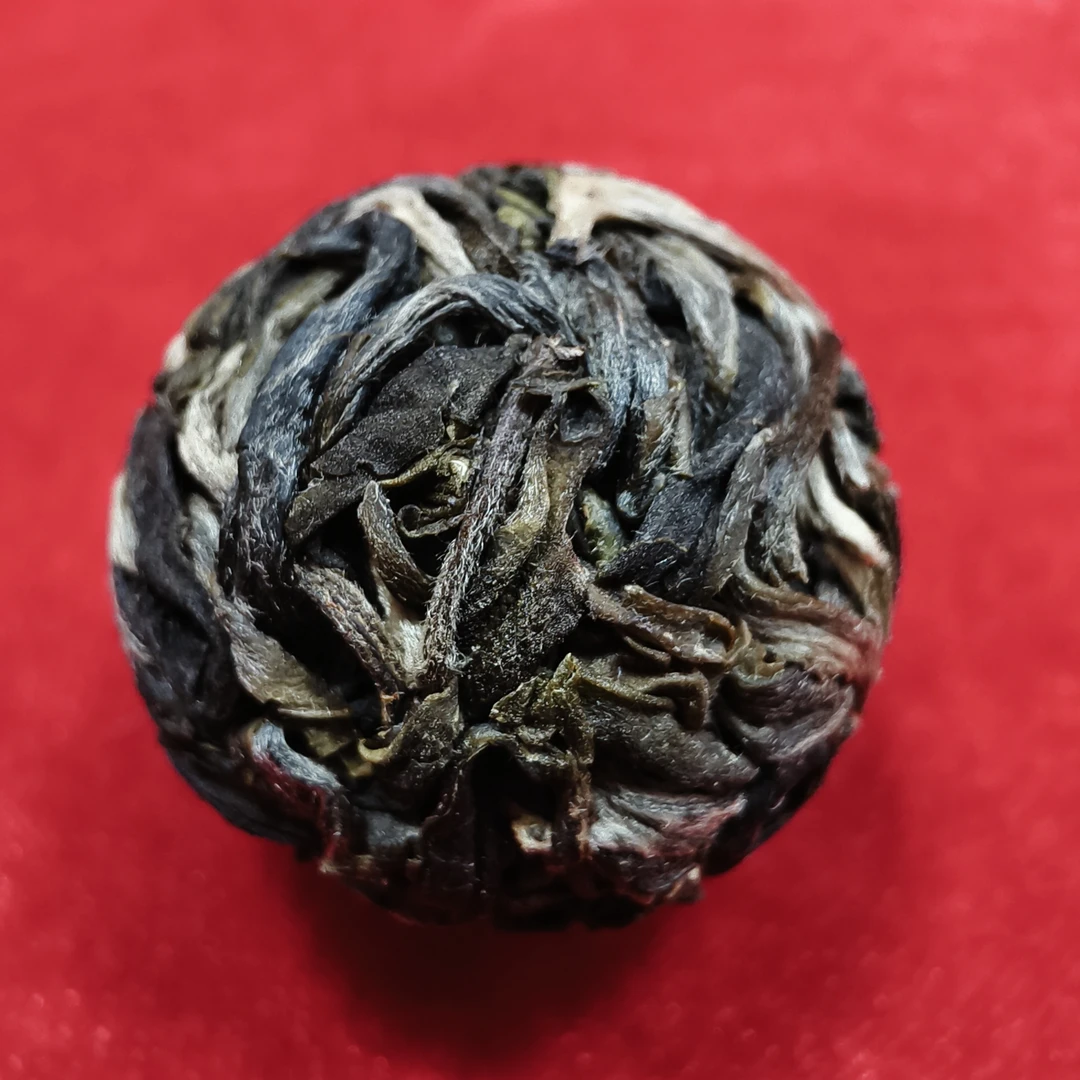 冰岛老寨龙珠普洱生茶 2025年 一颗一泡携带方便大树春茶花果香