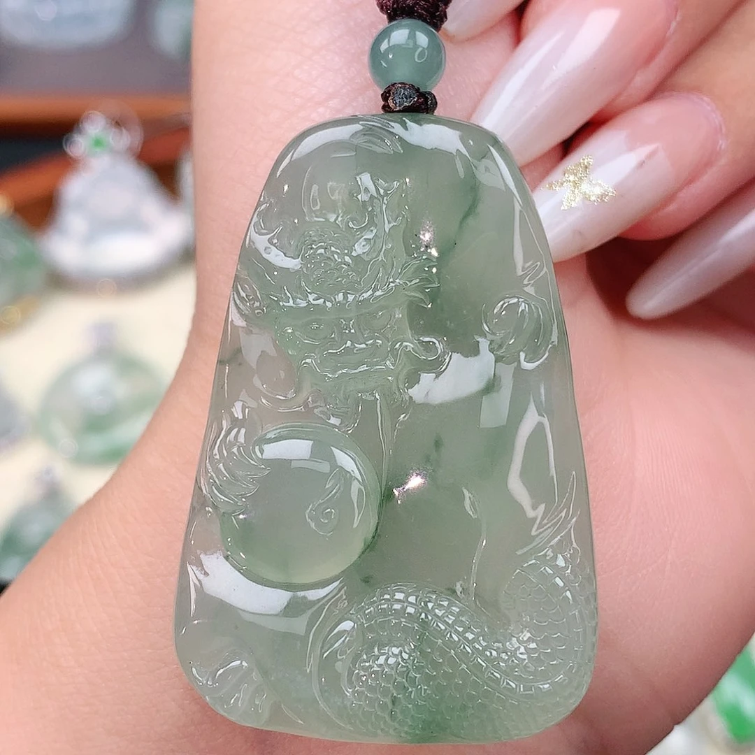 颈饰未镶嵌翡翠龙牌