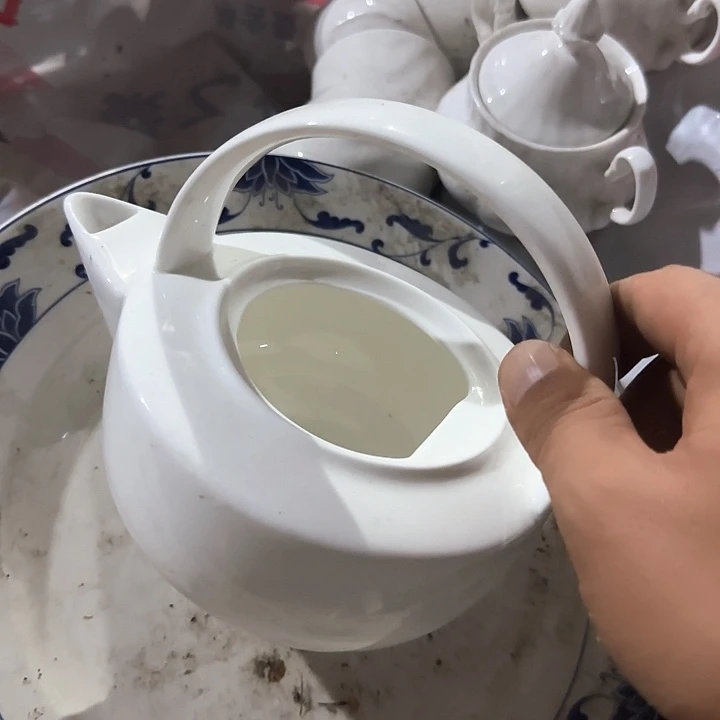 瓷片陶瓷盘子碗啥都有