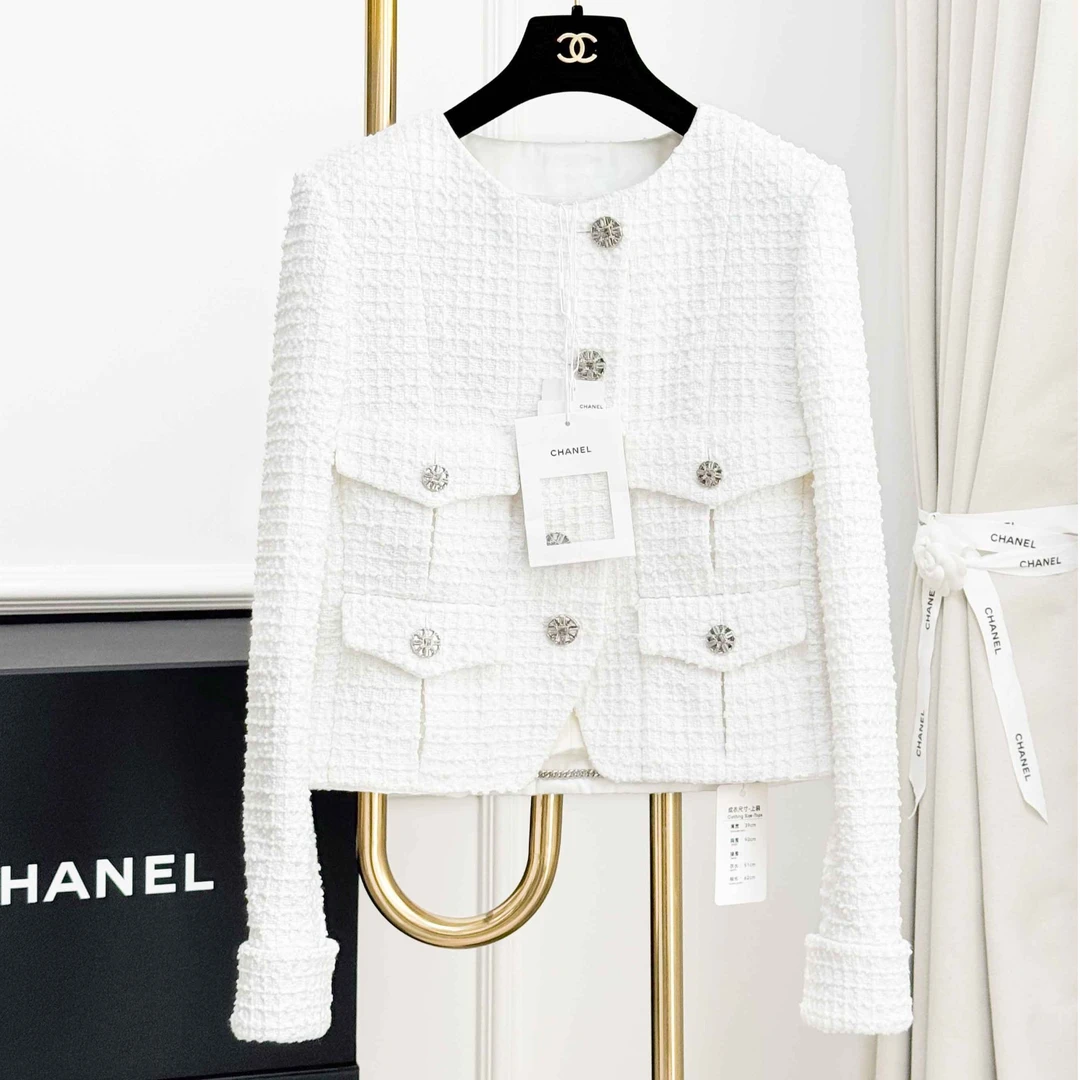 99新 Chanel/香奈儿 36码22C白色四口袋钻扣圆领长袖外套