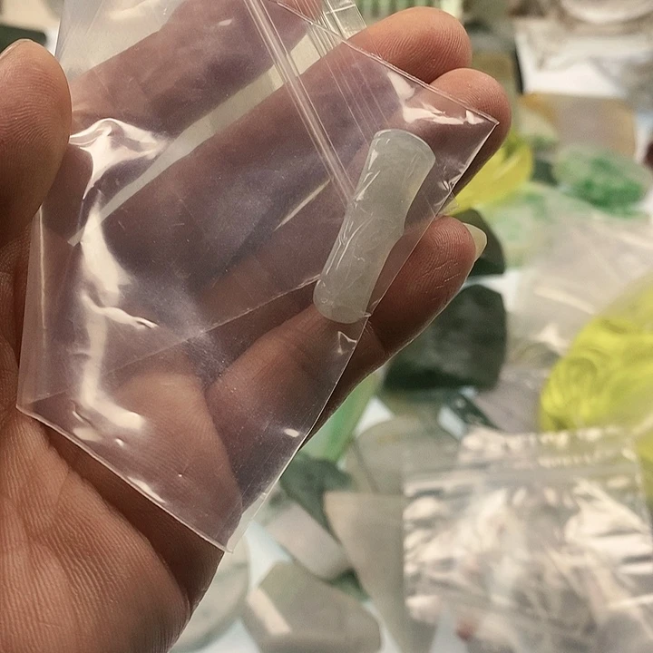 翡翠挂件未镶嵌豪***剑毛