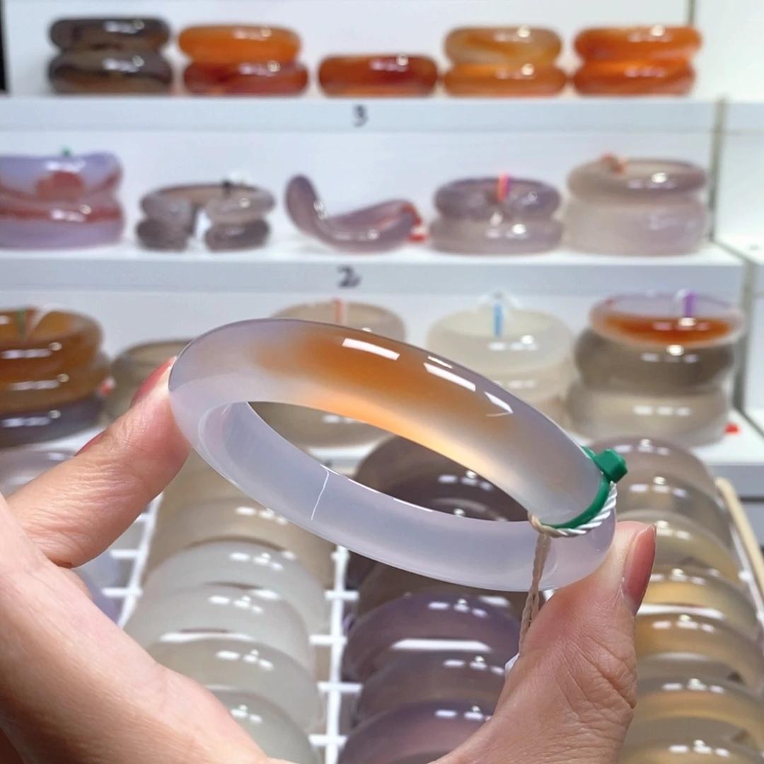 玛瑙/玉髓手镯未镶嵌u****8