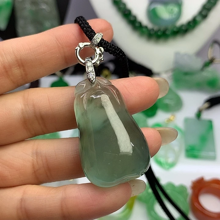 翡翠未镶嵌颈饰源头