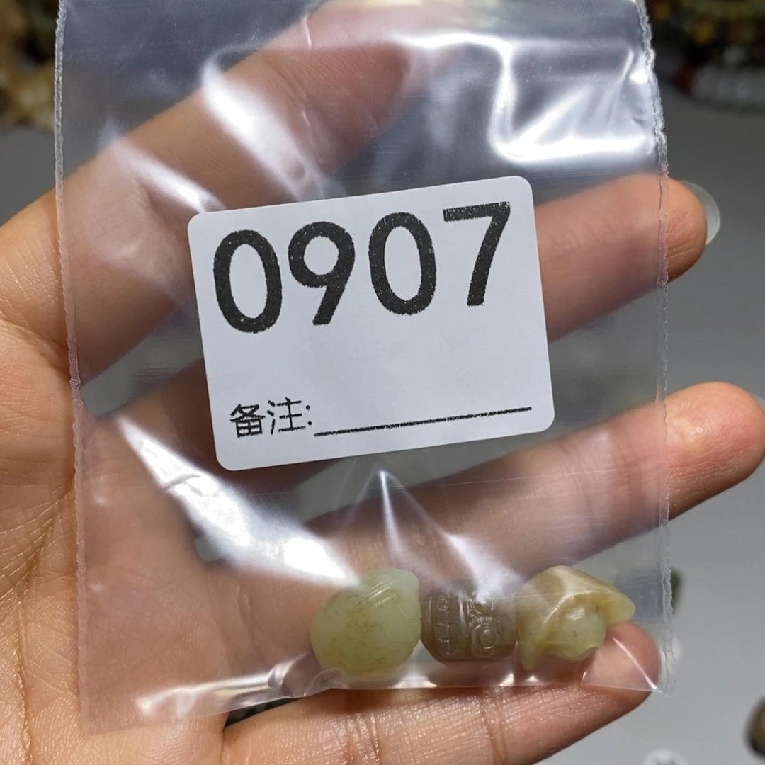 颈饰未镶嵌透闪石质玉漫****路