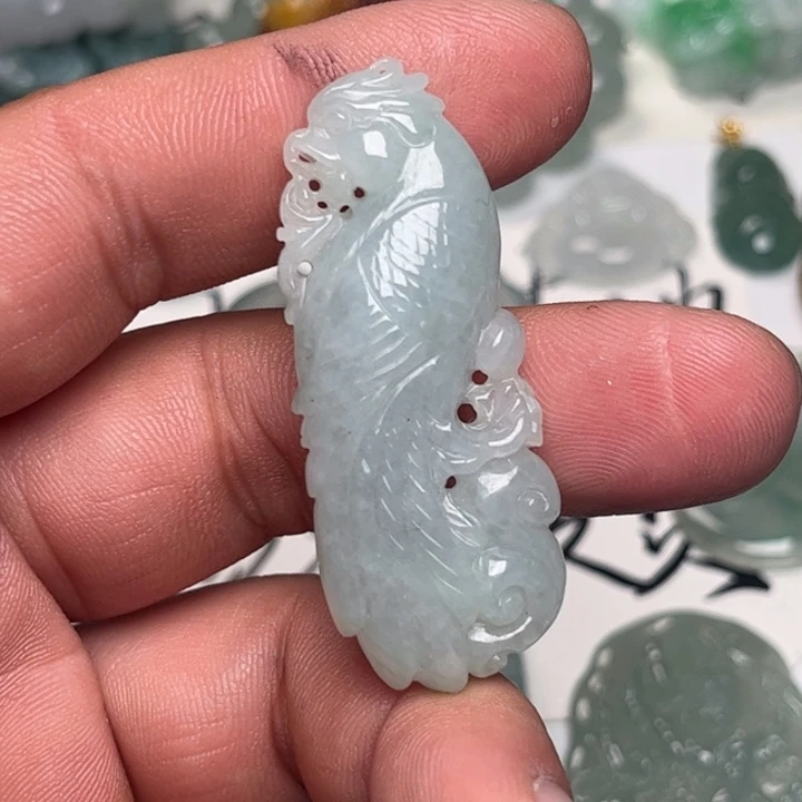 翡翠未镶嵌颈饰鹦鹉