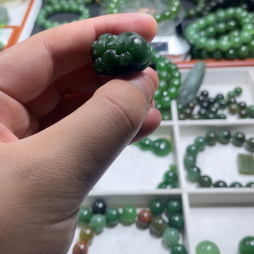 出***子和田玉（碧玉）未镶嵌珠宝半成品