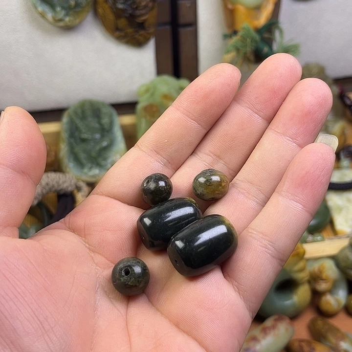 倩***姐岫岩河磨玉（透闪石质玉）未镶嵌颈饰