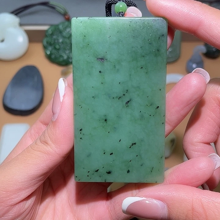 和田玉未镶嵌车挂