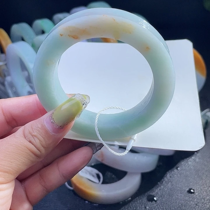 未镶嵌翡翠手镯定制翡翠