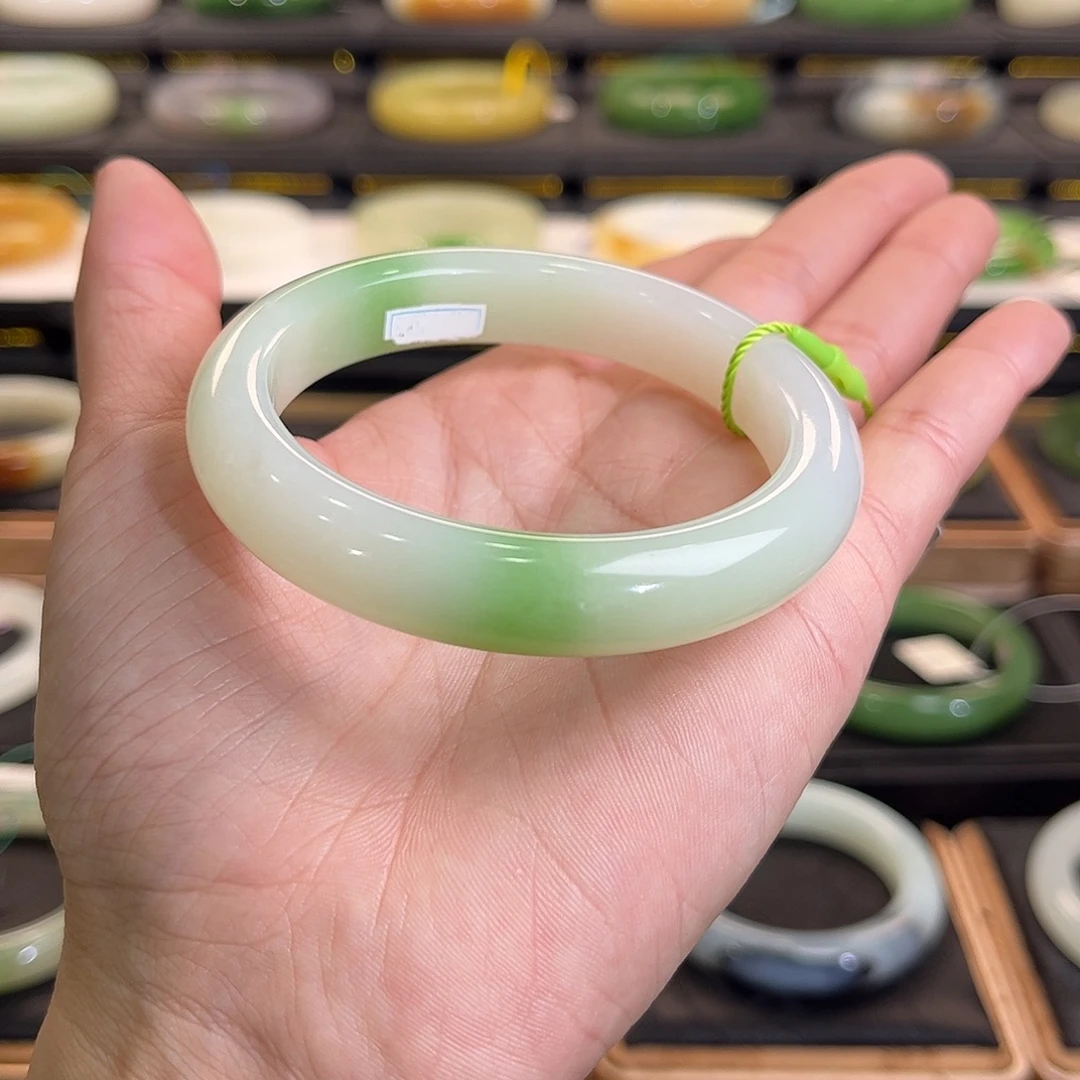 和田玉未镶嵌手镯白翠