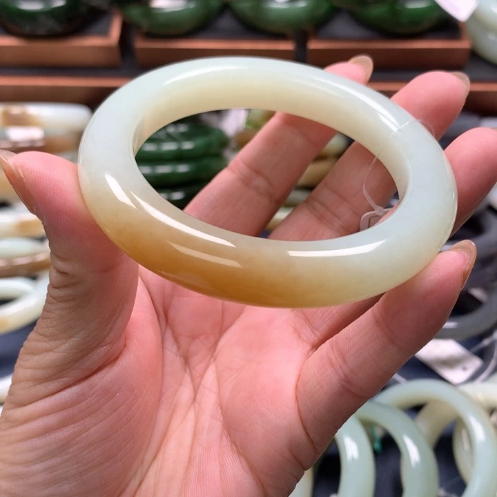 【闪购商品】未镶嵌手镯和田玉
