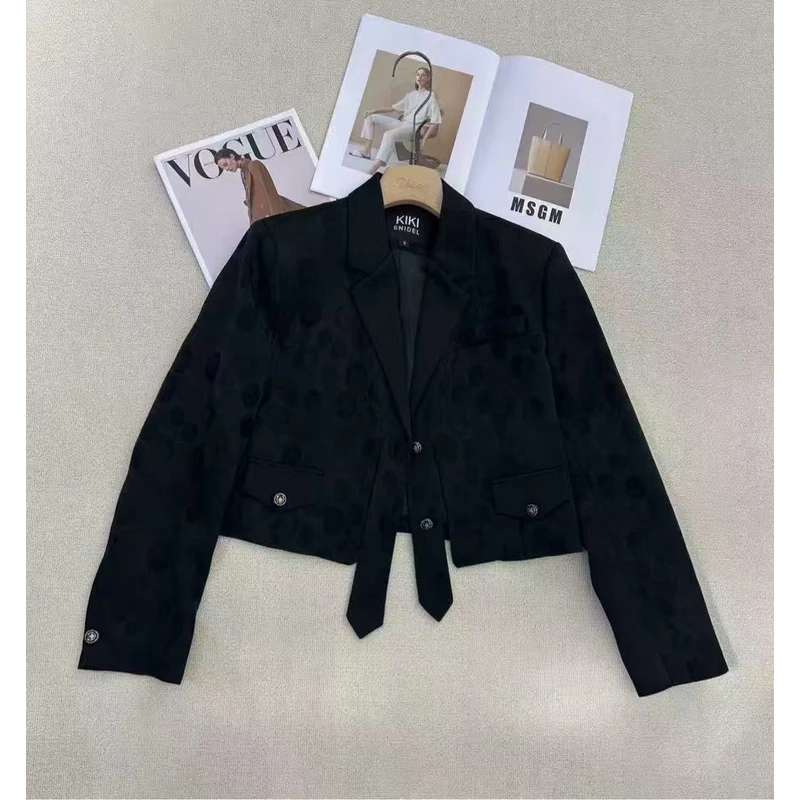 8993-31692 单排扣短款修身型V领轻职风西装时尚西服