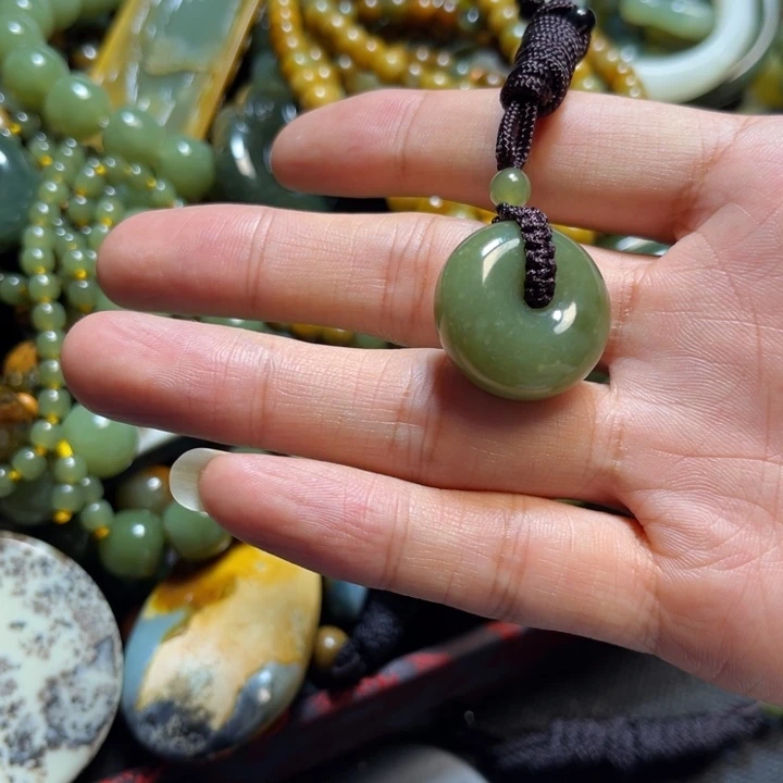 手链未镶嵌岫岩河磨玉（透闪石质玉）