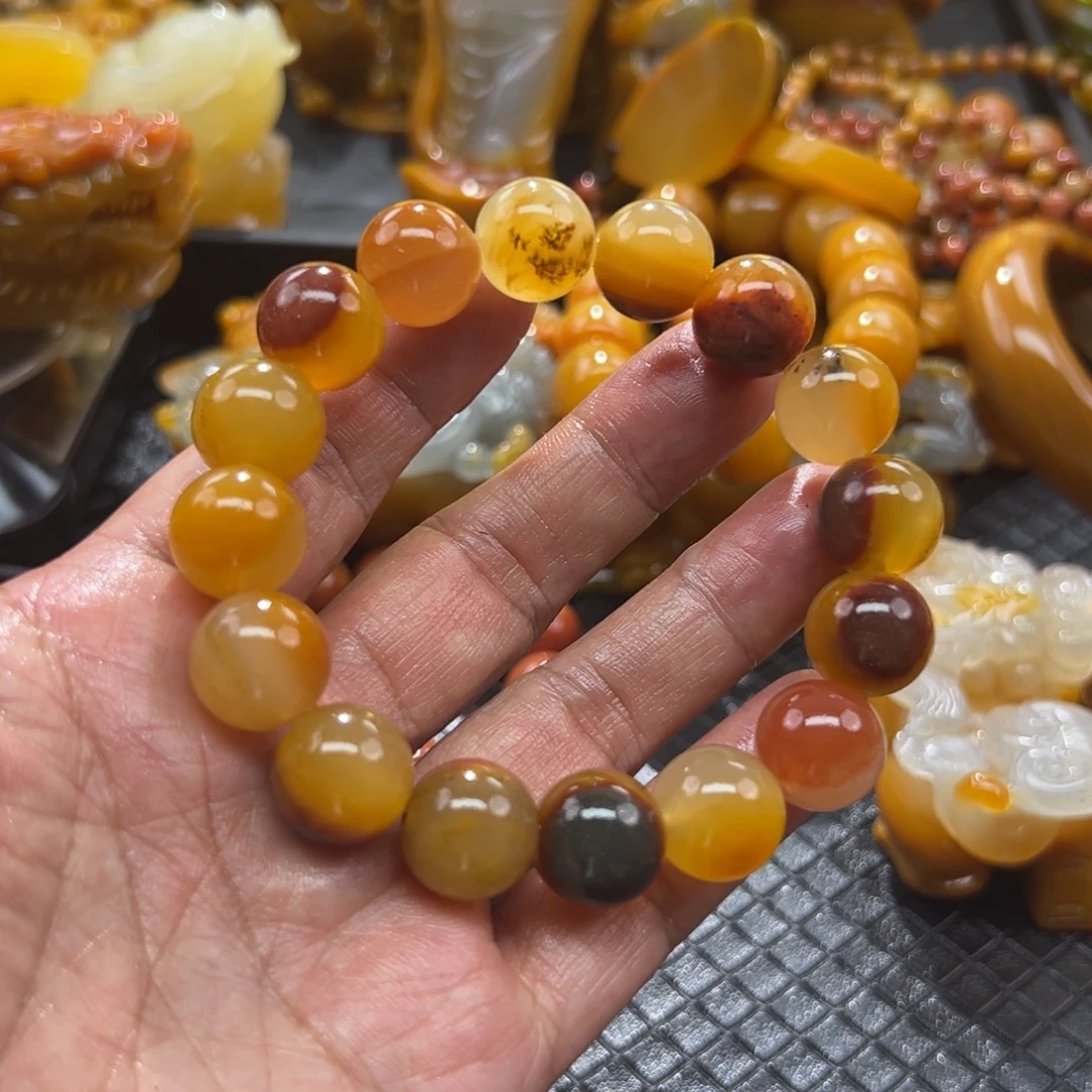 颈饰未镶嵌石英质玉