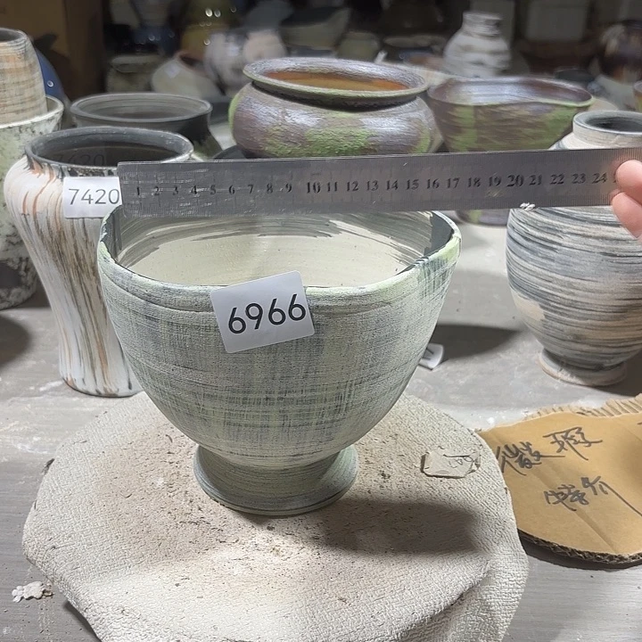 摆件高15，口17，有孔，6966