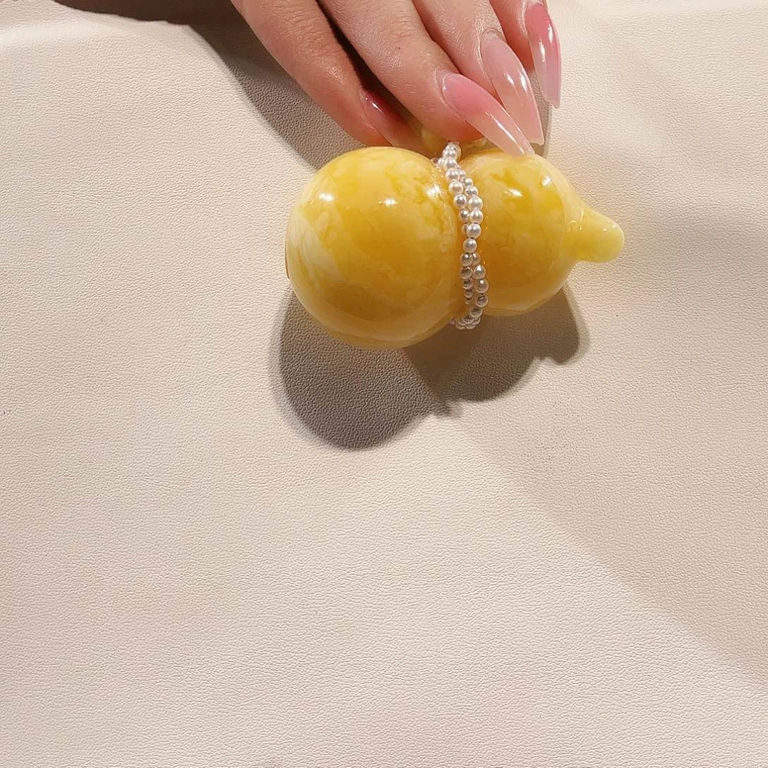 梓***瑞蜜蜡颈饰未镶嵌葫芦