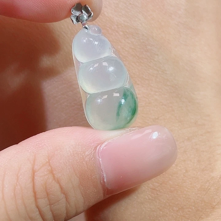 颈饰18K金镶嵌翡翠豆子