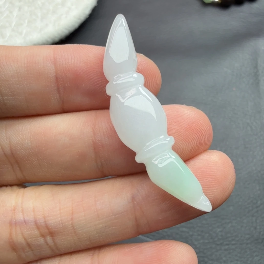 翡翠未镶嵌颈饰17