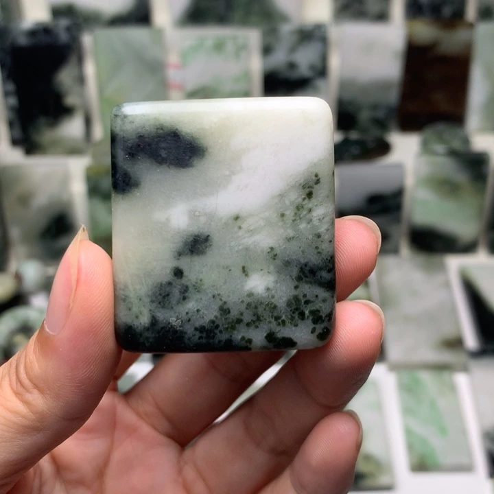 独山玉未镶嵌颈饰