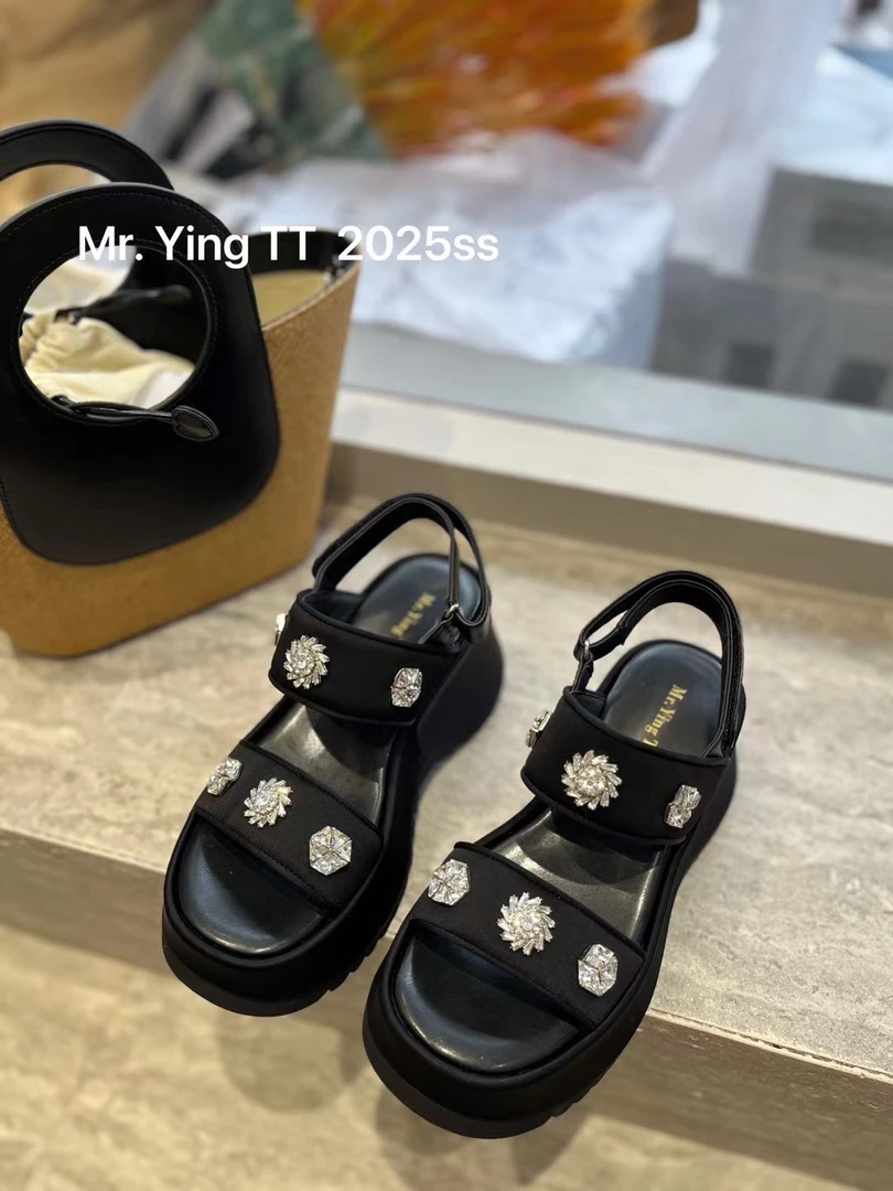 时装凉鞋金属装饰高跟露趾小香风舒适水钻学生软底一字带女