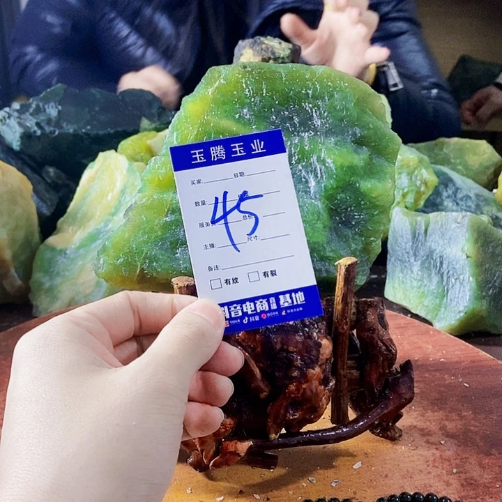 呗***蛇纹石玉未镶嵌岫玉原石