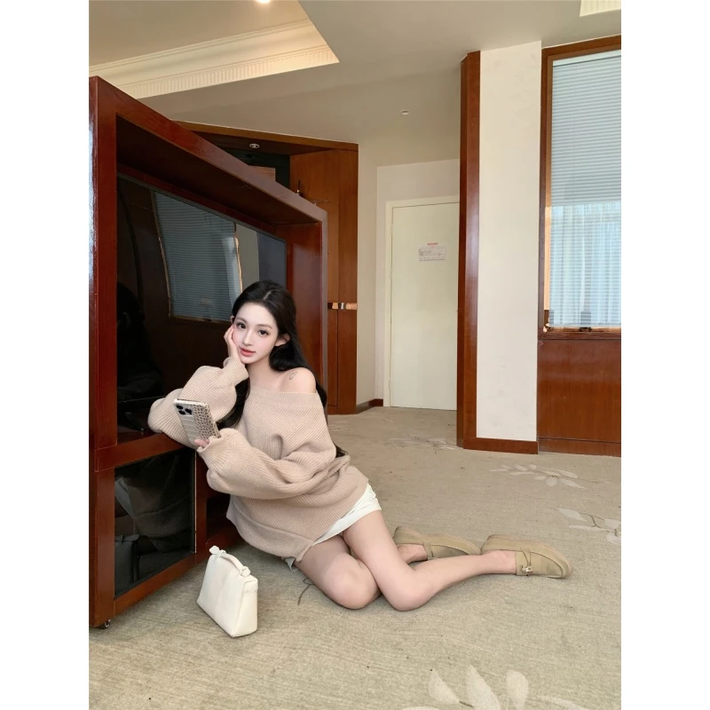 秋冬宽松慵懒风休闲气质斜肩长袖针织衫白色洋气显瘦直筒短裙套装
